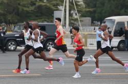 开云平台-肯尼亚选手冲刺终点，获得第一名