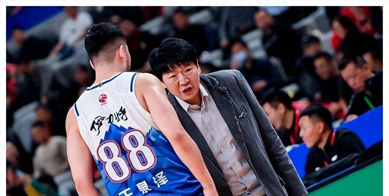 战术配合默契,队伍成功逆转比赛并获胜 战术配合默契,队伍成功逆转比赛并获胜