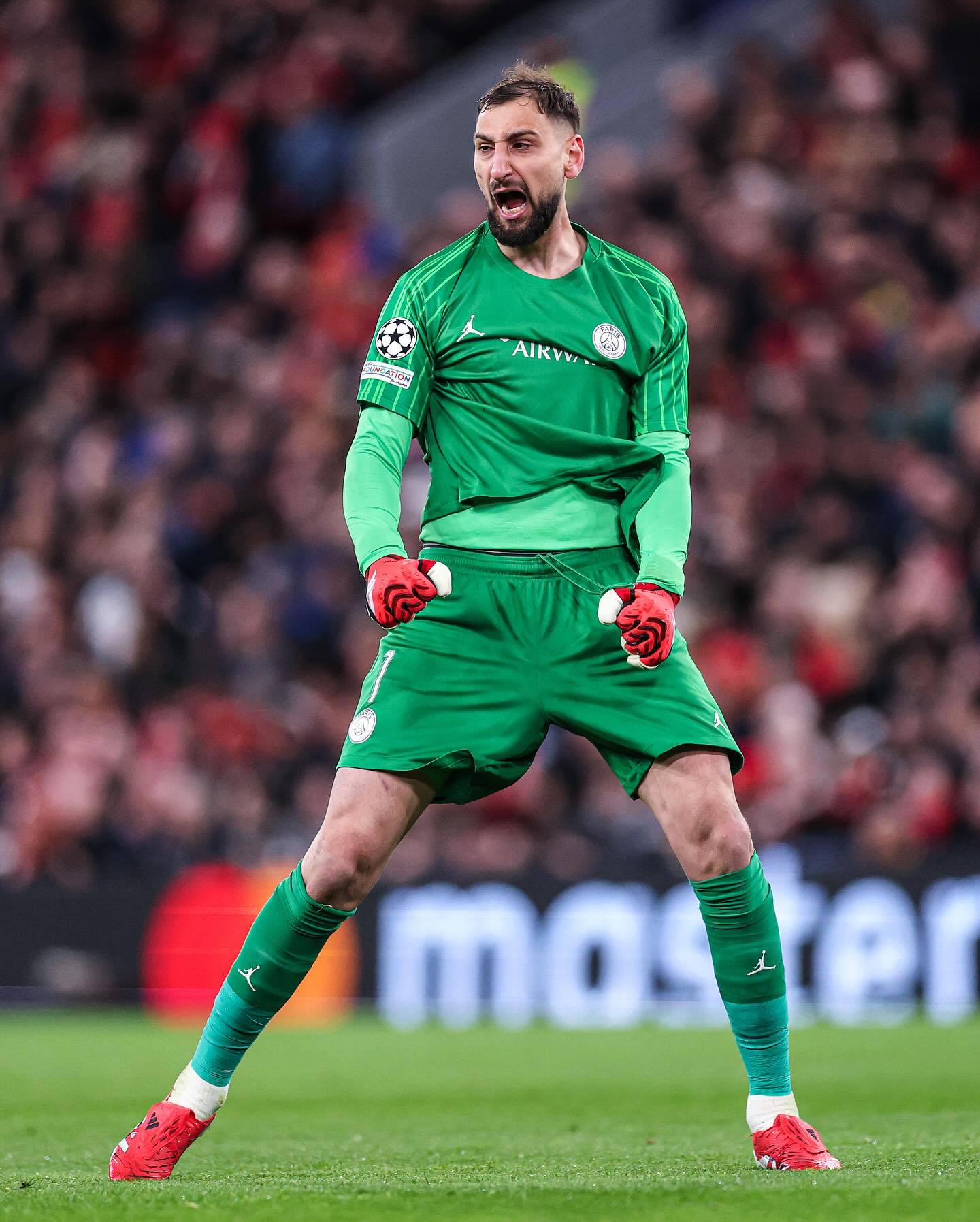 利物浦主场大胜,一马当先晋级16强 利物浦主场大胜,一马当先晋级16强