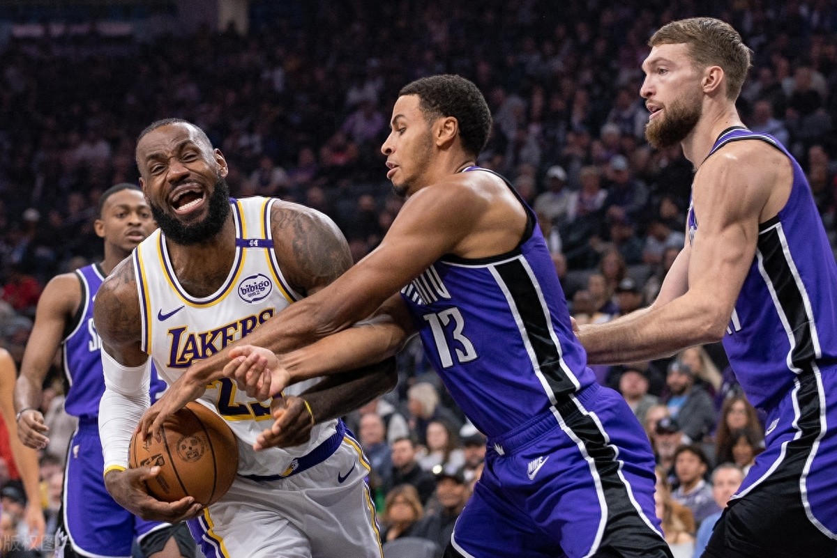 篮球明星连串得分,率队击败对手 篮球明星连串得分,率队击败对手