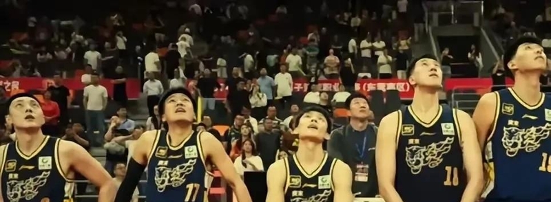 篮球明星连串得分,率队击败对手 篮球明星连串得分,率队击败对手