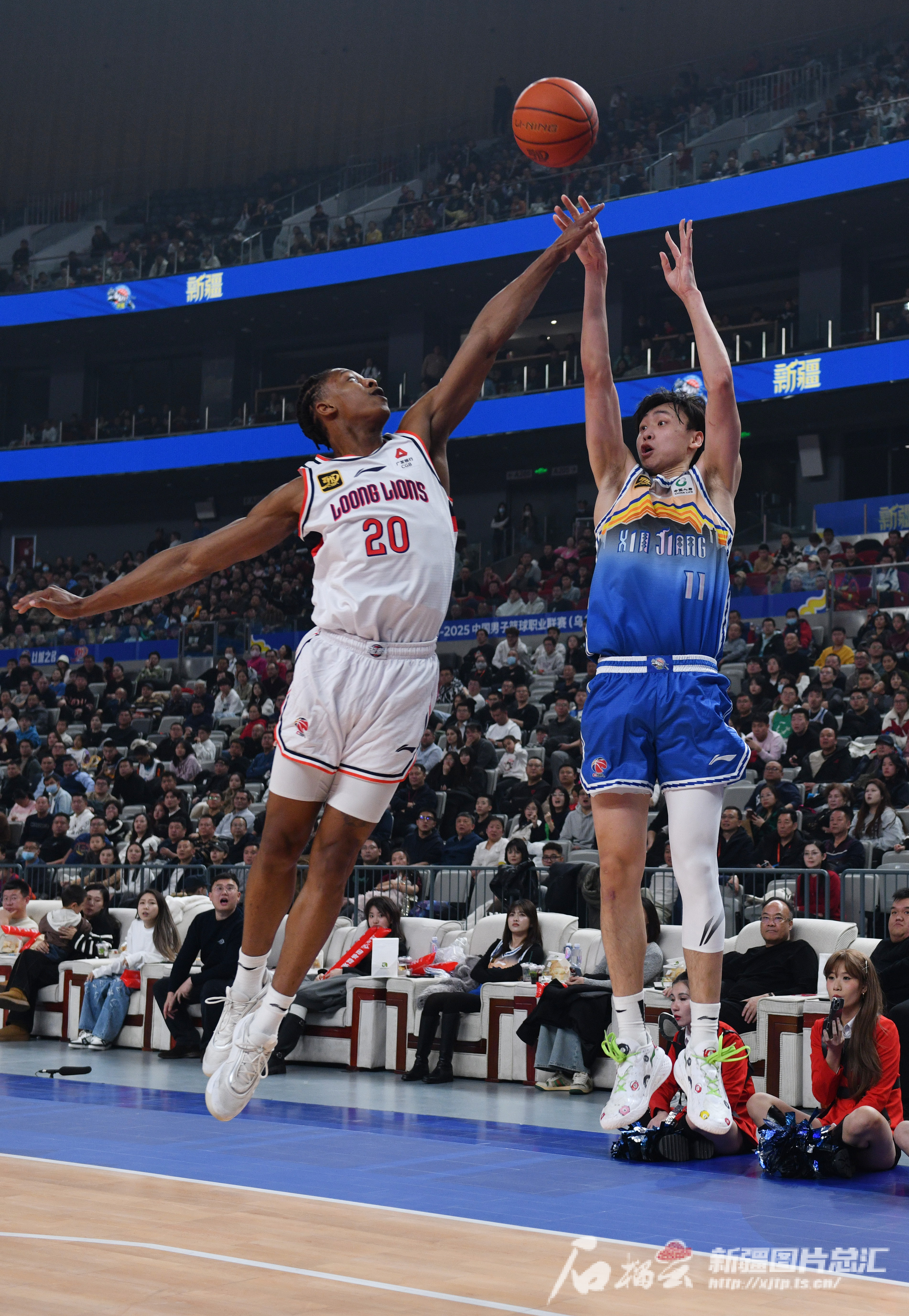 包含新疆队逆势砍下三分绝杀，意外击败上海队的词条