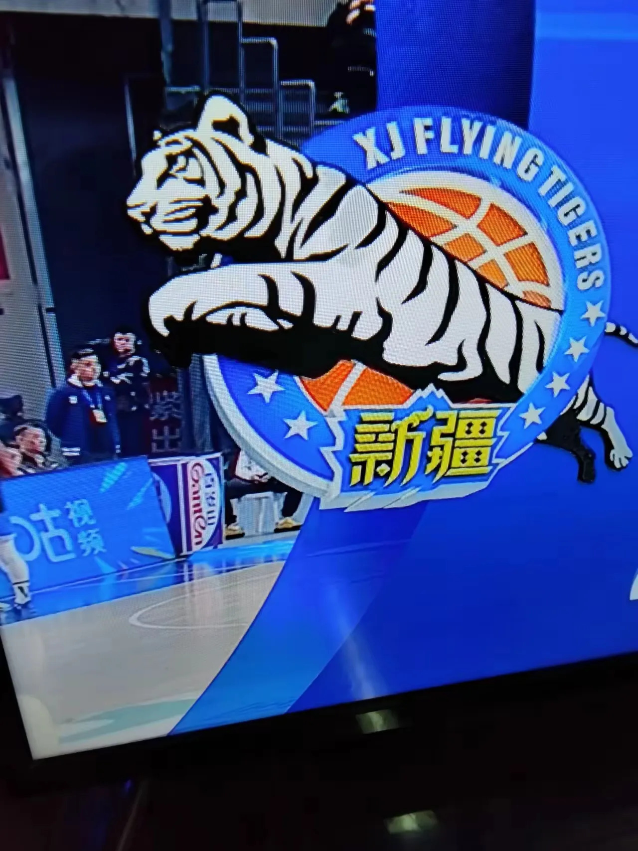 包含新疆队逆势砍下三分绝杀，意外击败上海队的词条