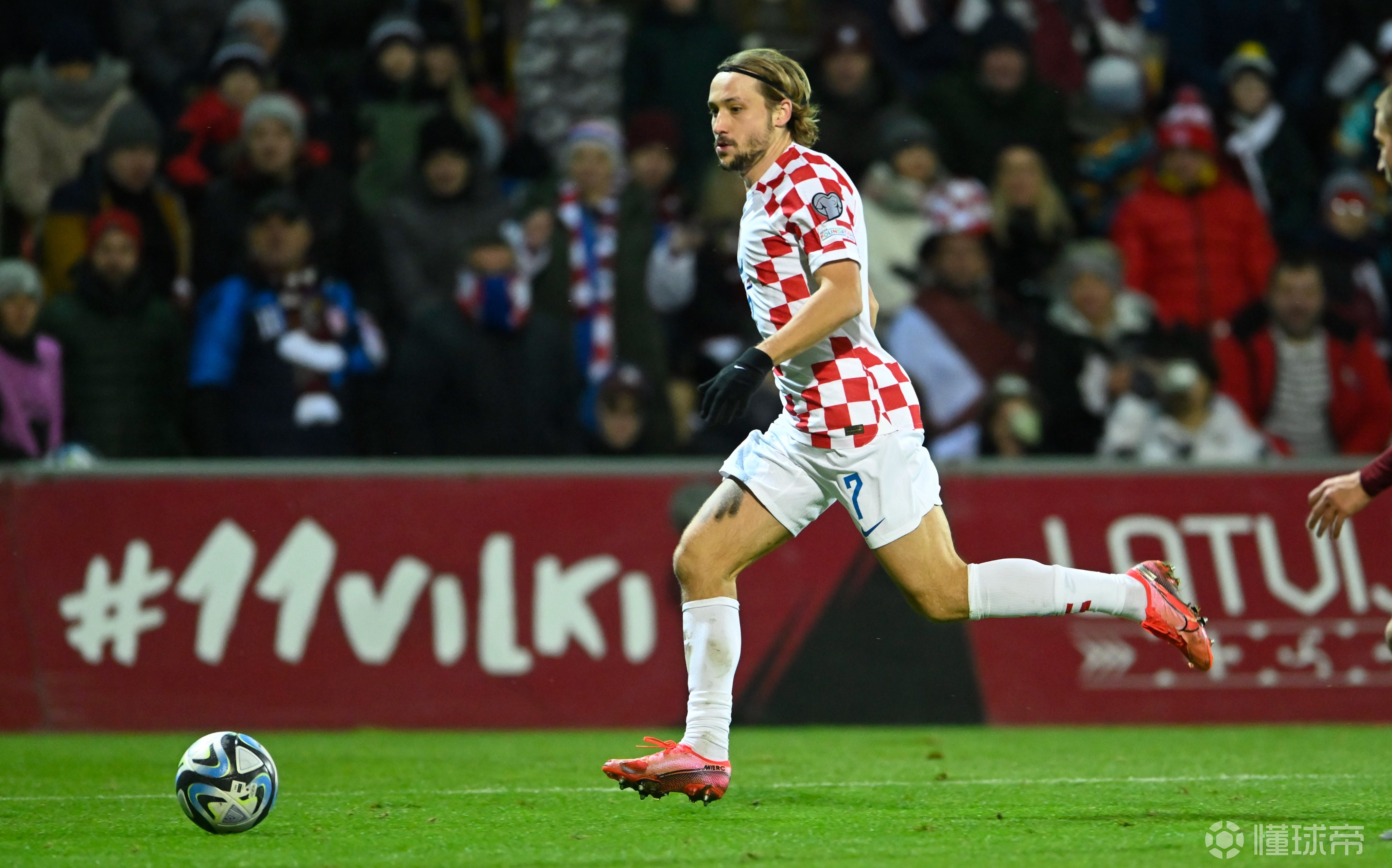 克罗地亚队在欧预赛比赛中惊险胜出