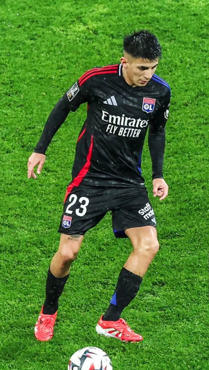 里昂客场取胜,前锋射门角度丰富 里昂客场取胜,前锋射门角度丰富