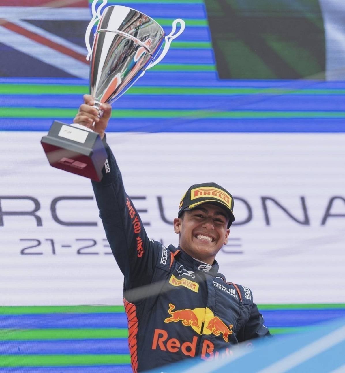 关于红牛车队绝杀威廉姆斯,周冠宇带队取胜的信息 关于红牛车队绝杀威廉姆斯,周冠宇带队取胜的信息