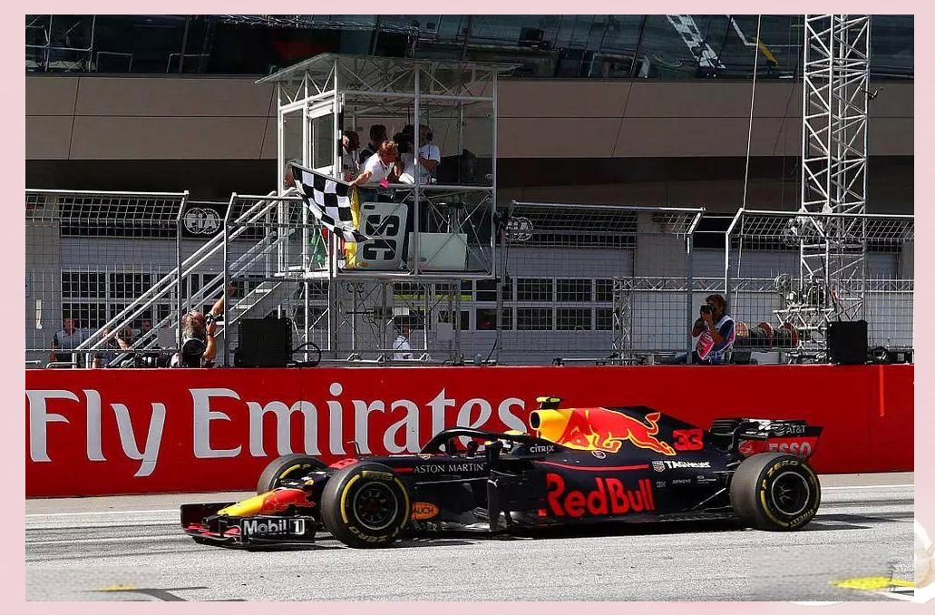 红牛车队翻盘哈斯车队,汉密尔顿统治全场的简单介绍 红牛车队翻盘哈斯车队,汉密尔顿统治全场的简单介绍