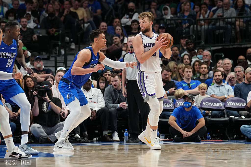 独行侠碾压山东队，福克斯扛起全队